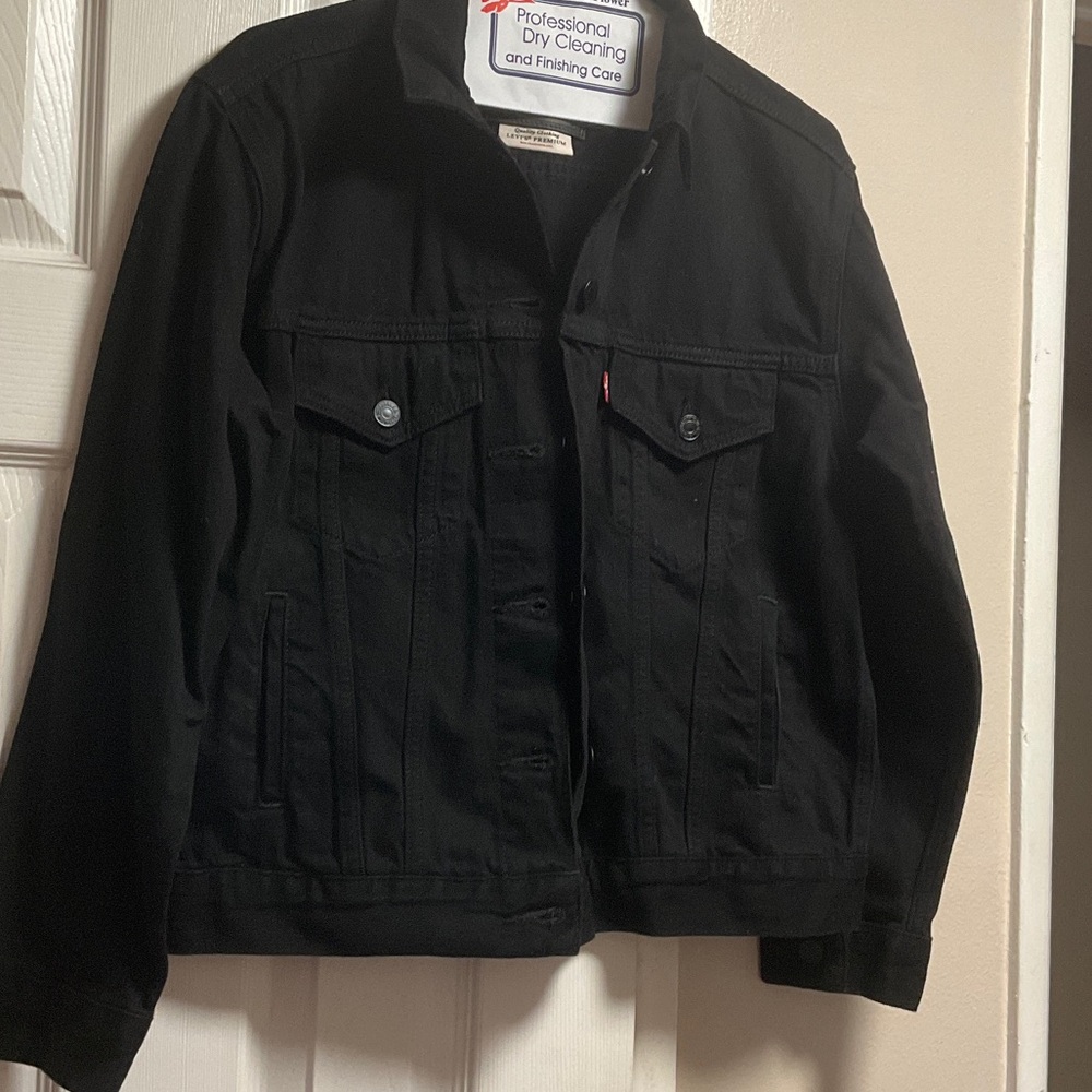 Levi's Black Jean Jacket - Picture 2 of 6